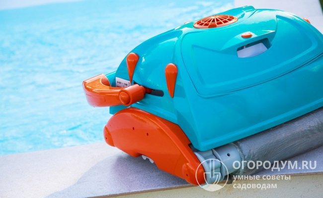 Робот-пылесос и другое профессиональное оборудование необходимо скорее мастерам, занимающимся чисткой бассейнов