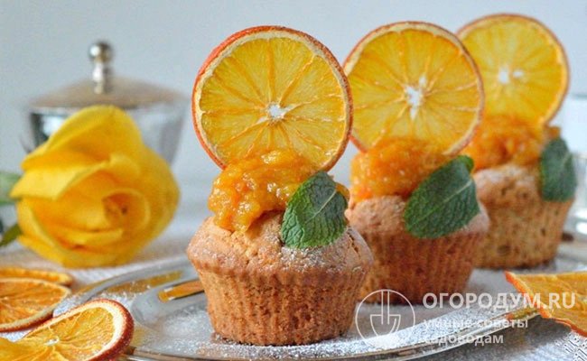 Апельсиновые чипсы, провяленные естественным образом, рекомендуют использовать только для декора