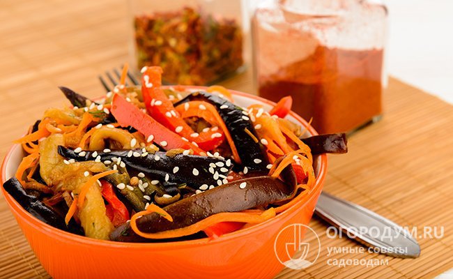 Овощные салаты в корейском стиле помогают разнообразить зимнее меню и внести в него яркие оттенки вкусов и ароматов