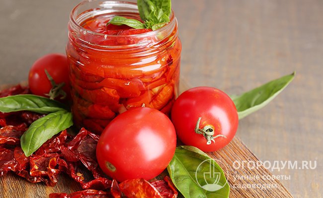 Вяленые томаты, также называемые «конфи», обладают очень насыщенным вкусом и ароматом, поэтому считаются деликатесным продуктом и используются в небольших количествах