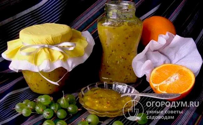 Апельсины обогащают вкус крыжовенного варенья и придают ему легкий цитрусовый аромат. Если готовить десерт на основе апельсинового сока – он приобретает янтарно-золотистый оттенок