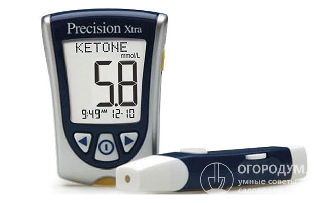 Приборы для диабетиков FreeStyle (Precision, Optium и др.) измеряют как уровень глюкозы в крови, так и количество кетонов (бета-гидроксимасляной кислоты)