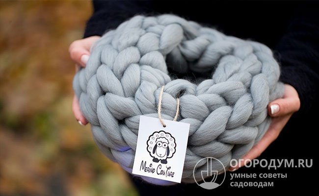 Для производства высококачественной пряжи используется шерсть с холки, на ярлыках часто изображают силуэт барашка с надписью merino wool